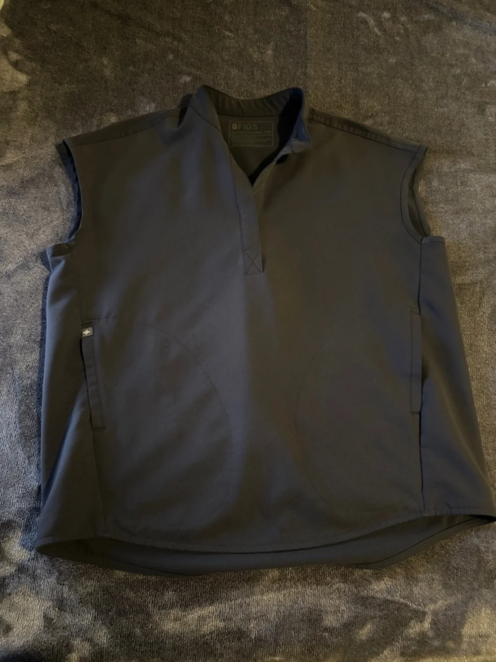 Figs Kade Cargo pants and Rafaela top in Charcoal - Picture 4 of 5